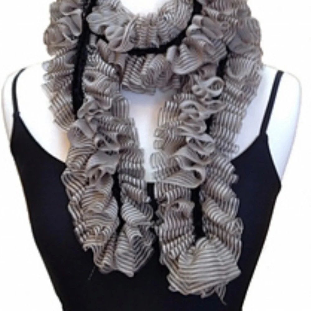 HANDMADE FASHION Ruffled Scarf, tan and black